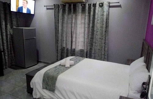 Polokwane Cabin | DE ELLAS BOUTIQUE LODGE