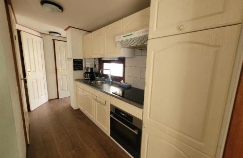 Hattemerbroek Ski Chalet | "De Jungle" Chalet met veranda op IJsselheide Hattemerbroek Veluwe