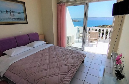 Kato Sounion Villa | Dea Del Mare complex in front of the sea.