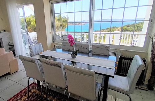 Kato Sounion Villa | Dea Del Mare complex in front of the sea.