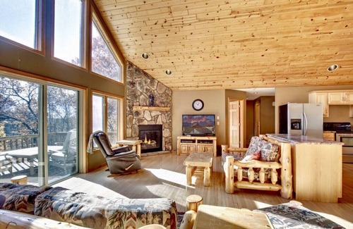 Breezy Point House | Deacon's Lodge Golf: Overlooking Pelican Lake - Breezy Point