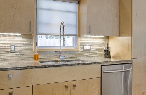 West Omaha House | DEAL! NINO'S CAFE EXECUTIVE SUITE-CHEF'S KITCHEN, AMAZING LOCATION & COZY