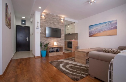 Maini Apartment | Dean's Casa Apartment