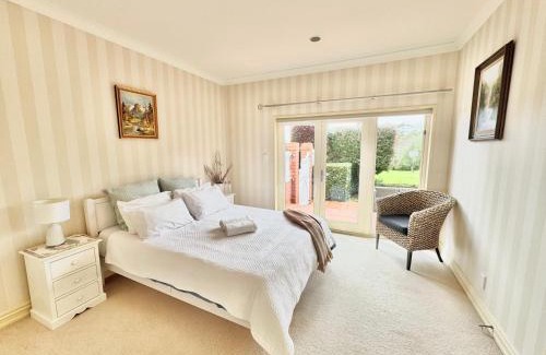 Whitford Bed & Breakfast | Dear Villa Resort