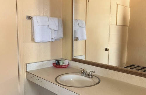 Grove Hill Hotel | deavers motel