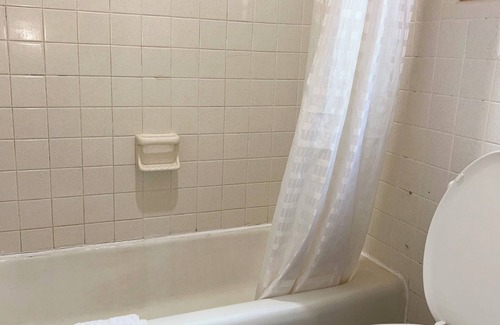 Grove Hill Hotel | deavers motel