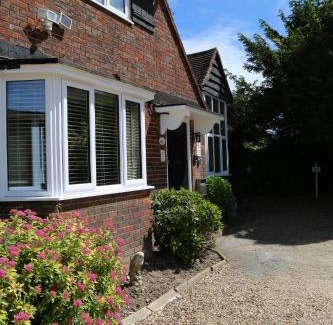Brunel Bed & Breakfast | Debden Guest House