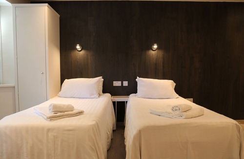 Brunel Bed & Breakfast | Debden Guest House
