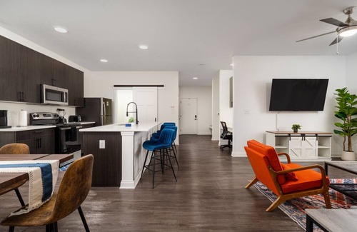 Whitestown Apartment | Decadent Haven Spacious 2BR 2BA King Beds WFH GYM