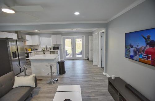 Mountain Brooke House | Decatur 2 BR Bliss Modern Comfort
