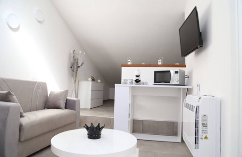 Decimomannu House | Decimomannu Lovely Room With Wifi!