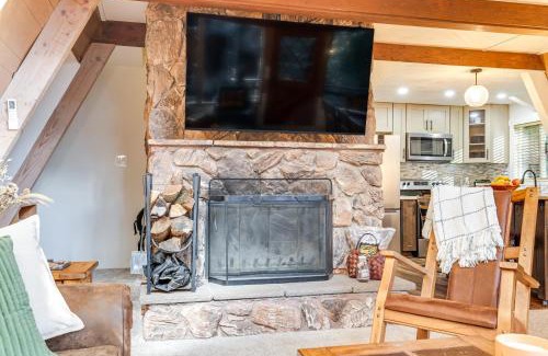 Dorrington House | Deck and EV Charger Pet-Friendly Arnold Cabin!