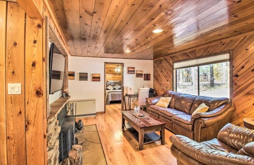 Pinetop-Lakeside House | Deck and Grill Pet-Friendly Lakeside Cabin