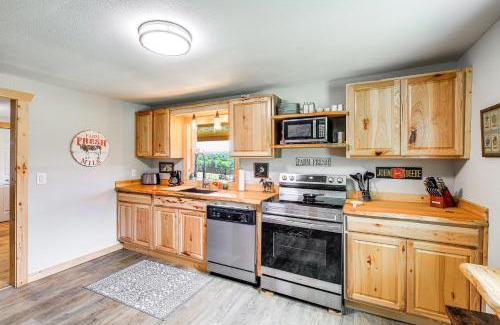 Piney Creek House | Deck and Scenic View Historic Cabin in Piney Creek!