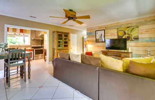 Port Isabel Cottage | Deck, Fire Pit & Grill: Port Isabel Home!