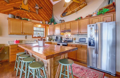 Higden Cabin | Deck & Fire Pit: Waterfront Cabin in Greers Ferry!