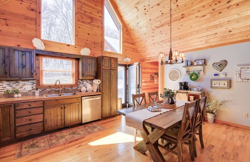 Sparta Cabin | Deck, Gas Grill + Mtn Views: Sparta Cabin Stay!