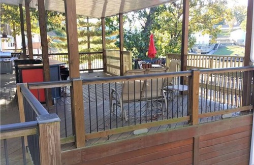 Lake Ozark House | Deck House Sleep 12- Bachelor/Bachelorette Parties Welcome!