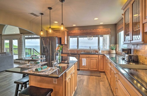 Leander House | Deck & Lake Travis Views: Hill Country Hideaway!