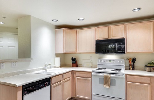 North Mountain Condo | Deck & Resort Amenities: Phoenix Escape By Hiking