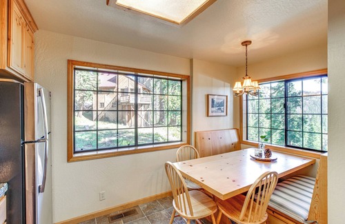 Bear Valley Cottage | Deck w/Mountain Views: Cabin in Bear Valley!