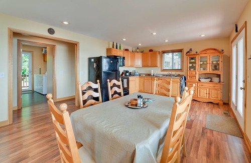 New Concord Cottage | Deck & Water View: Cozy Kentucky Lake Getaway