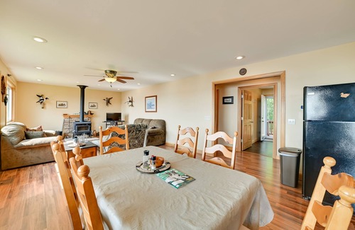 New Concord Cottage | Deck & Water View: Cozy Kentucky Lake Getaway