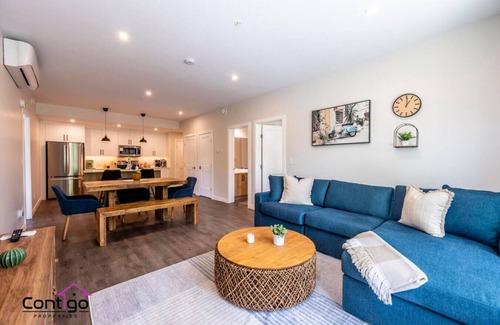 Golden Condo | Decked Out | Mtn Views | AC | Big Patio | DT | BBQ