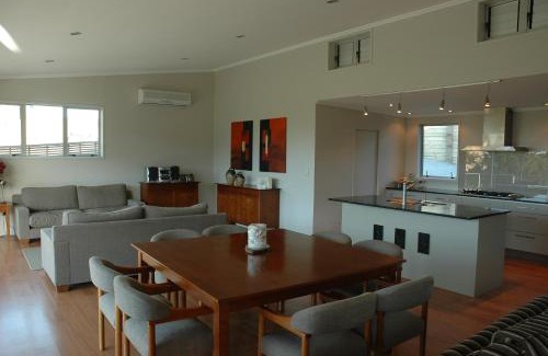 Paihia Bed & Breakfast | Decks of Paihia