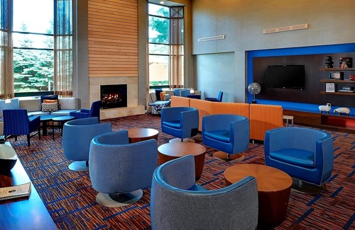 West Dundee Resort | Decompress in Mable Avenue Park! 2 Relaxing Units, Indoor Pool, FREE Parking!