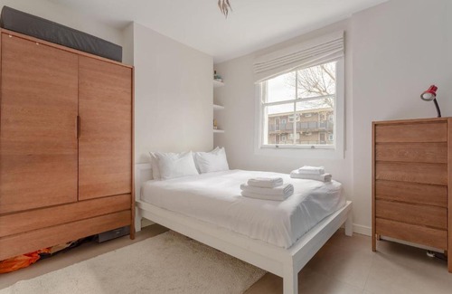 Brixton Hill Apartment | Decorated 2 Bedroom Flat in Brixton