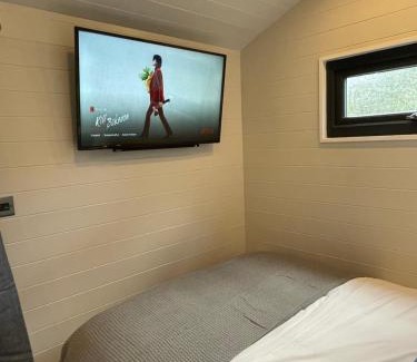 Llangollen Other | Dee Lodge with private hot tub