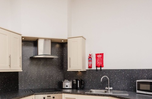 Central Aberdeen Apartment | Dee Retreat 1 - SJA Stays - Modern 1Bed Apartment
