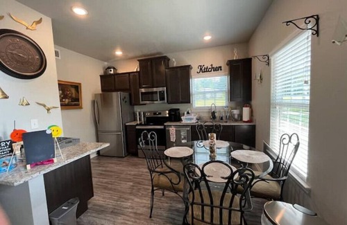 Gladewater House | Dee’s Cozy Corner Cottage