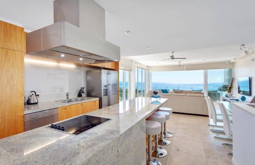 Rainbow Beach Apartment | Dee's Retreat - Oceanview Apartments