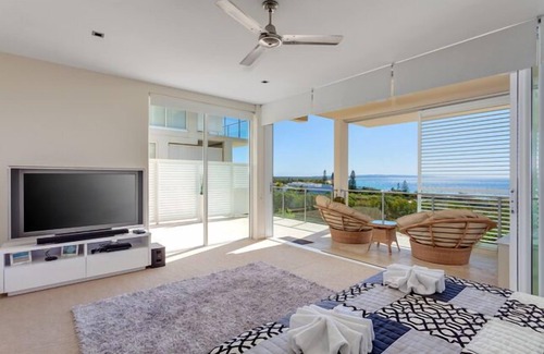 Rainbow Beach Apartment | Dee's Retreat - Oceanview Apartments