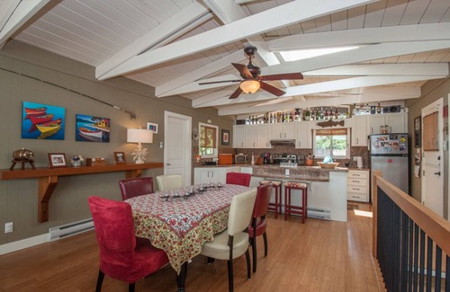 Regional District of Nanaimo House | Deep Bay Pacific Beachfront Home