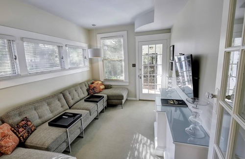Old Enfield House | Deep in the Heart of Austin