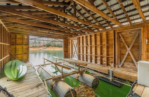 Gainesville House | Deep Water and Stunning Views on Private Peninsula