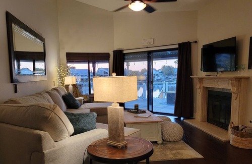 Discovery Bay House | Deep Water Front Retreat with Gorgeous Sunset Delta Views!