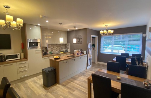 Camberley Bed & Breakfast | Deepcut Lodge Bed and Breakfast Self Service