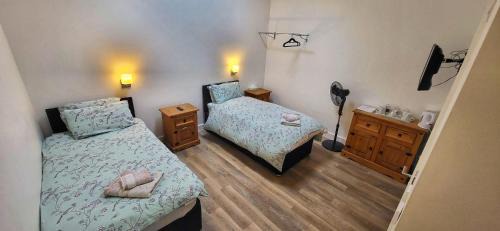 Camberley Bed & Breakfast | Deepcut Lodge Bed & Breakfast Self Service