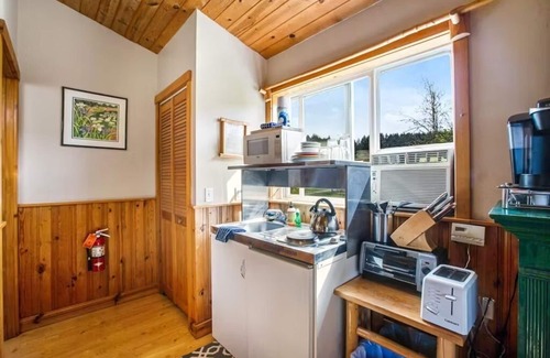 Deer Harbor Apartment | Deer Harbor Cottage on the Bluff