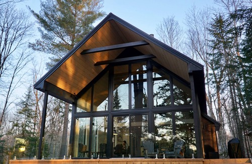 Unorganized Centre Parry Sound Cabin | Deer Lake Onyx - Modern Waterfront Cottage