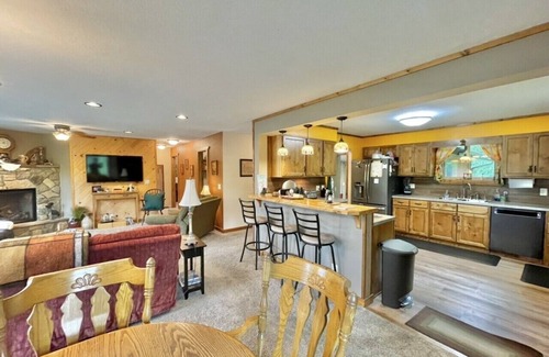 Grand Rapids House | Deer Lake, Privacy on the Water! Sunrises, Sunsets, and Northern Lights!