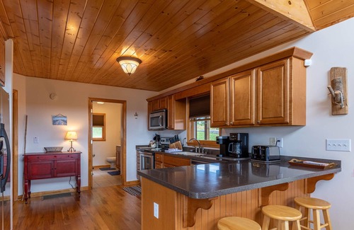 Piney Creek House | Deer Overlook - Year-round mountain views, hot tub, pet friendly, access to the New River!