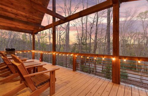 Morganton House | Deer Run I Dog Friendly Hot Tub Fire Pit Sleeps 6