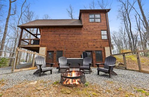 Morganton House | Deer Run I Dog Friendly Hot Tub Fire Pit Sleeps 6