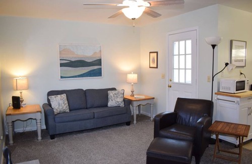 Chincoteague Cottage | Deer Track-Close to town-Firepit!