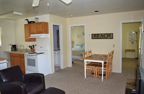 Chincoteague Cottage | Deer Track-Close to town-Firepit!